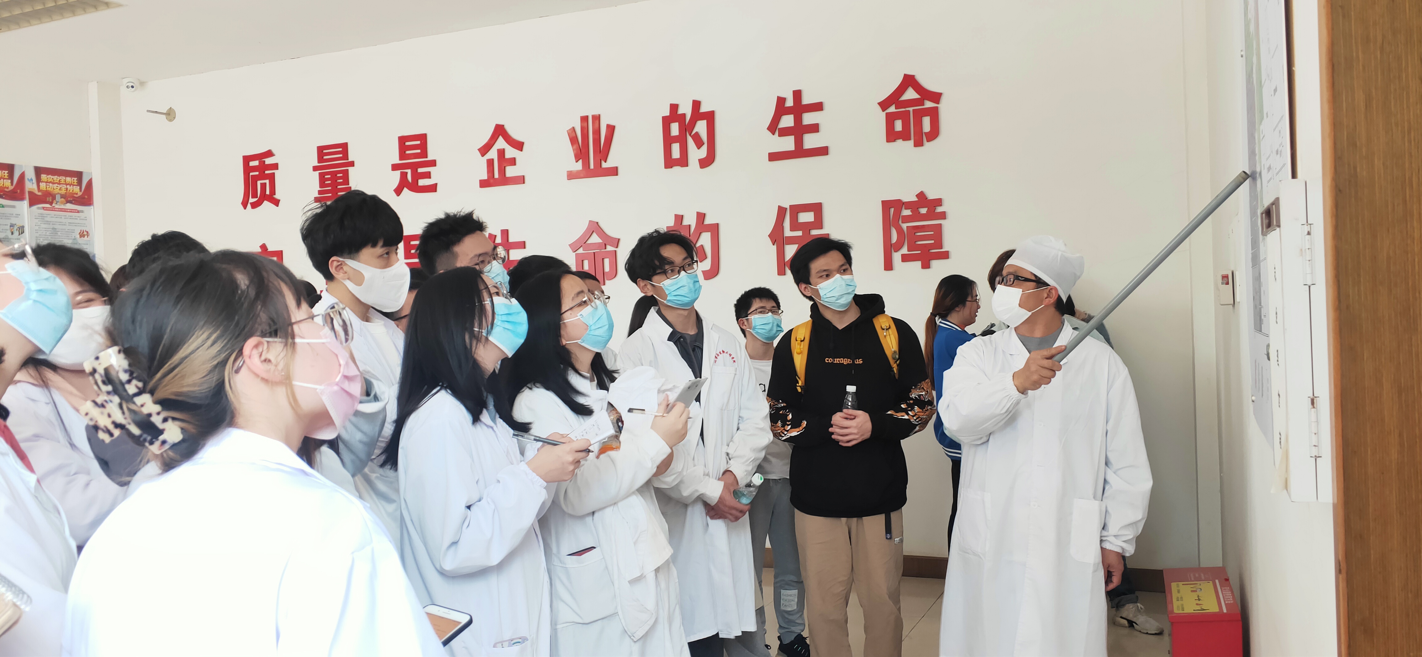 校企合作――长沙理工大学生物系师生莅临斯奇公司参观交流