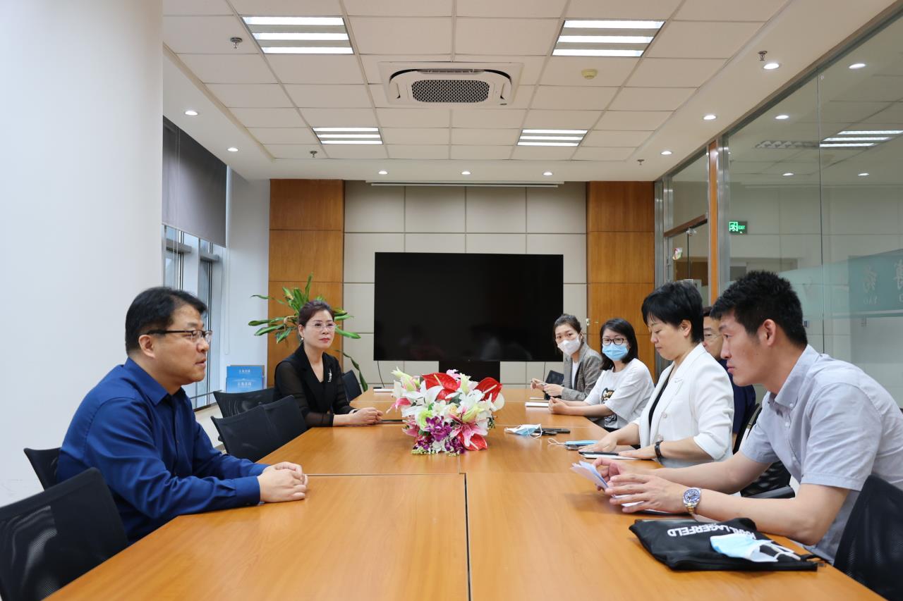 政企联合 共克时艰 ――市医保局领导走访友搏药业